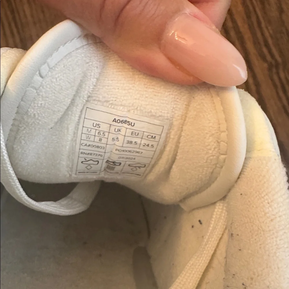 ALO Yoga White Women's Sneakers - Picture 6 of 7